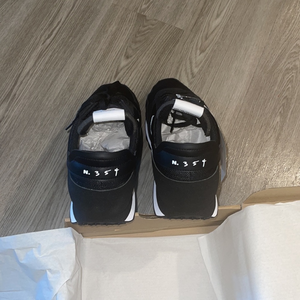 Nikes - Picture 4 of 6
